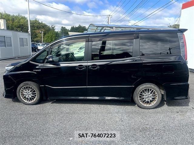 Toyota NOAH HYBRID 2017-08 8871688-10