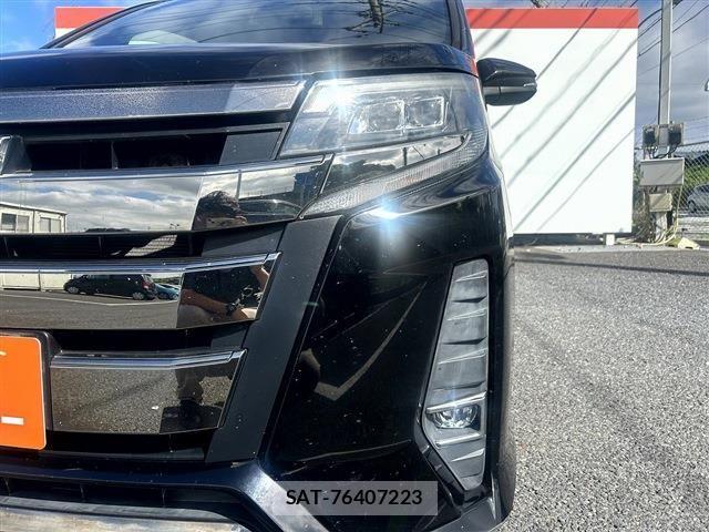 Toyota NOAH HYBRID 2017-08 8871688-11
