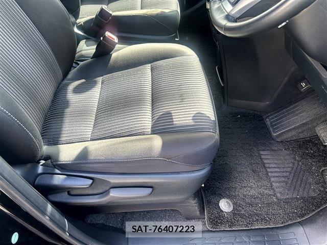 Toyota NOAH HYBRID 2017-08 8871688-13