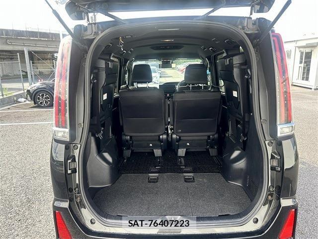 Toyota NOAH HYBRID 2017-08 8871688-15