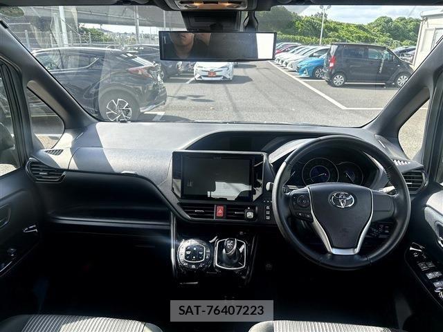 Toyota NOAH HYBRID 2017-08 8871688-16