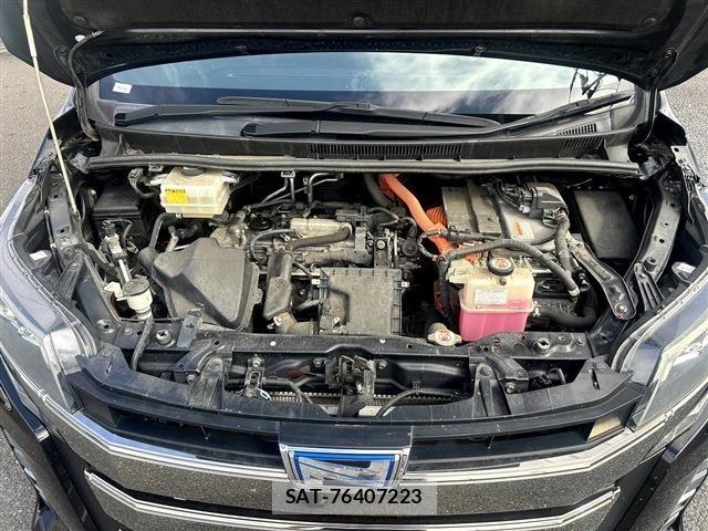 Toyota NOAH HYBRID 2017-08 8871688-18