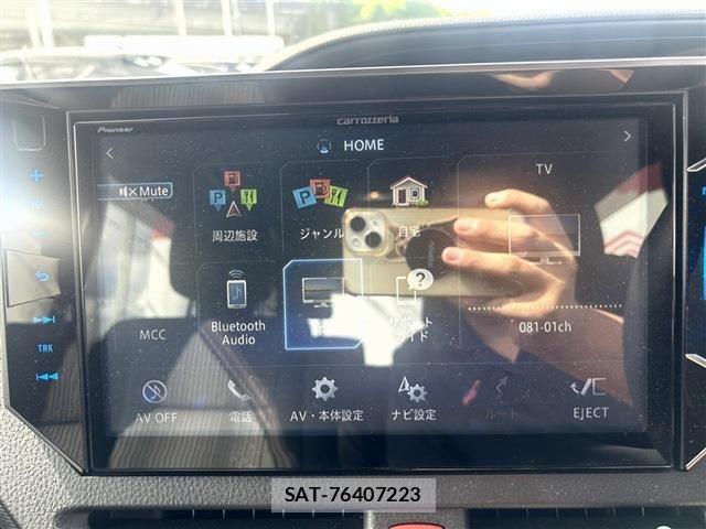 Toyota NOAH HYBRID 2017-08 8871688-2
