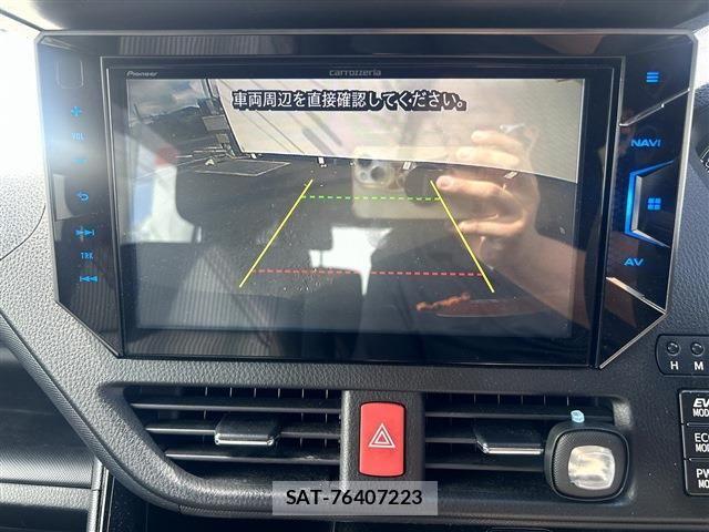 Toyota NOAH HYBRID 2017-08 8871688-4