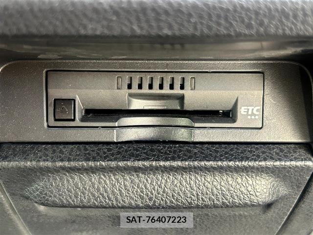 Toyota NOAH HYBRID 2017-08 8871688-5