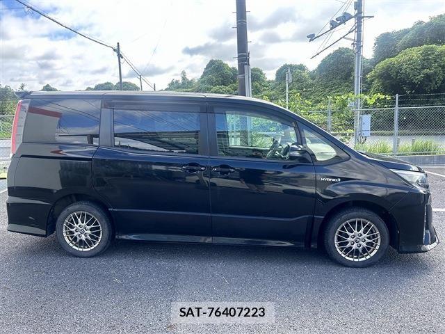 Toyota NOAH HYBRID 2017-08 8871688-8