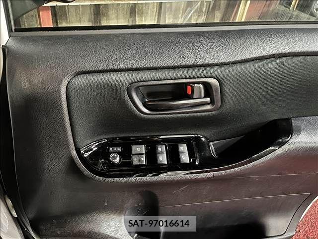 Toyota NOAH HYBRID 2020-09 8881239-11