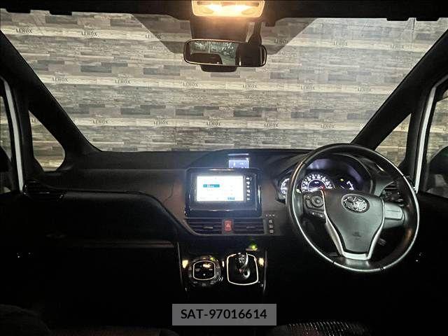 Toyota NOAH HYBRID 2020-09 8881239-12