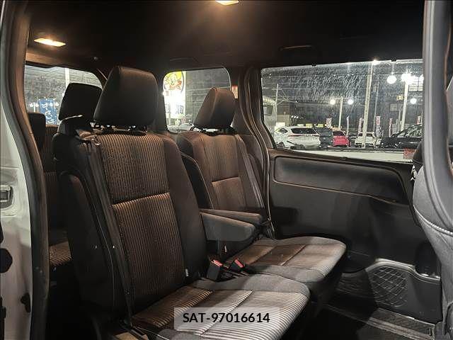 Toyota NOAH HYBRID 2020-09 8881239-25