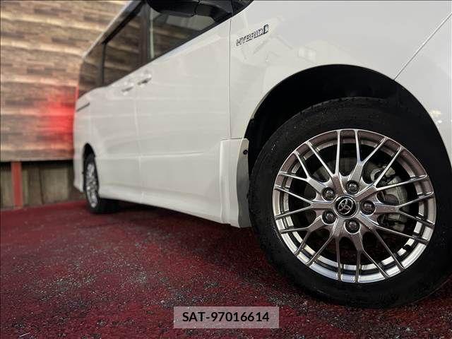 Toyota NOAH HYBRID 2020-09 8881239-8