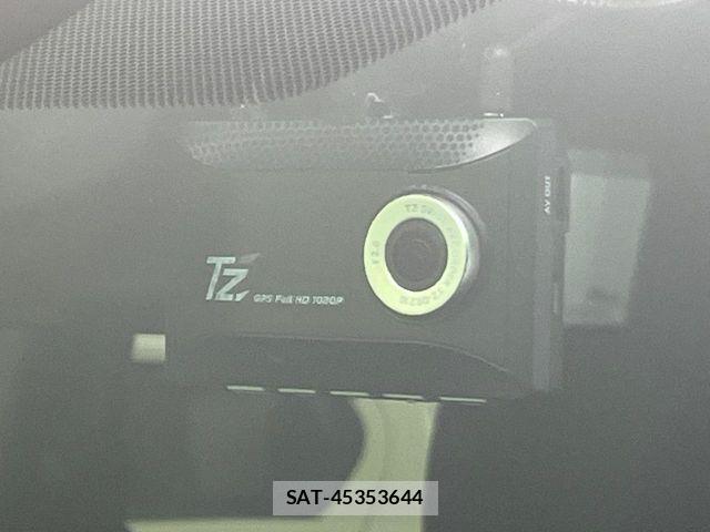 Toyota NOAH HYBRID 2023-10 8881235-6