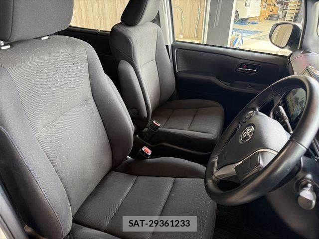 Toyota NOAH HYBRID 2016-05 8881244-9