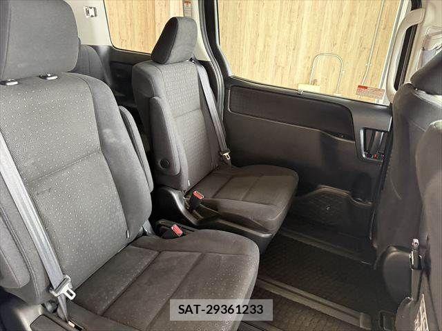 Toyota NOAH HYBRID 2016-05 8881244-10