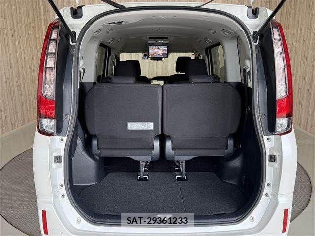Toyota NOAH HYBRID 2016-05 8881244-12