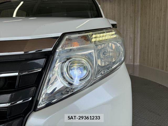 Toyota NOAH HYBRID 2016-05 8881244-14