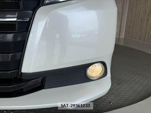 Toyota NOAH HYBRID 2016-05 8881244-15