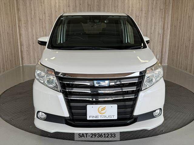 Toyota NOAH HYBRID 2016-05 8881244-17
