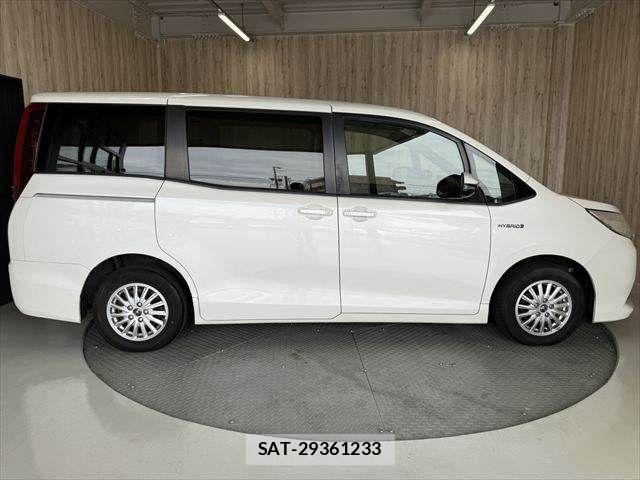 Toyota NOAH HYBRID 2016-05 8881244-19
