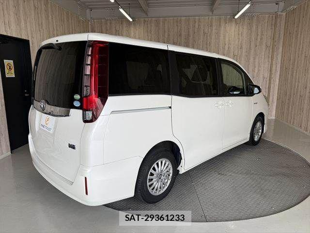 Toyota NOAH HYBRID 2016-05 8881244-20