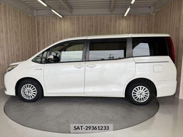 Toyota NOAH HYBRID 2016-05 8881244-23