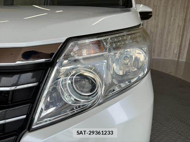 Toyota NOAH HYBRID 2016-05 8881244-24