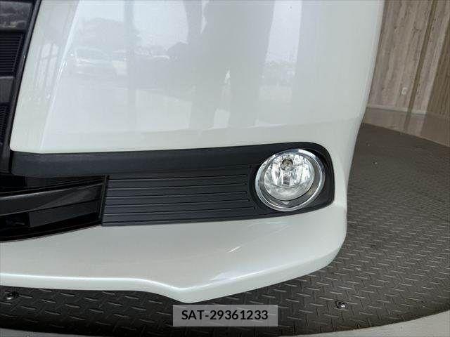 Toyota NOAH HYBRID 2016-05 8881244-25