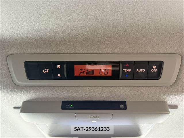 Toyota NOAH HYBRID 2016-05 8881244-7