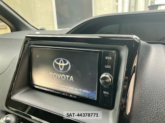 Toyota NOAH HYBRID 2017-10 8881242-9