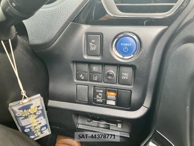Toyota NOAH HYBRID 2017-10 8881242-14