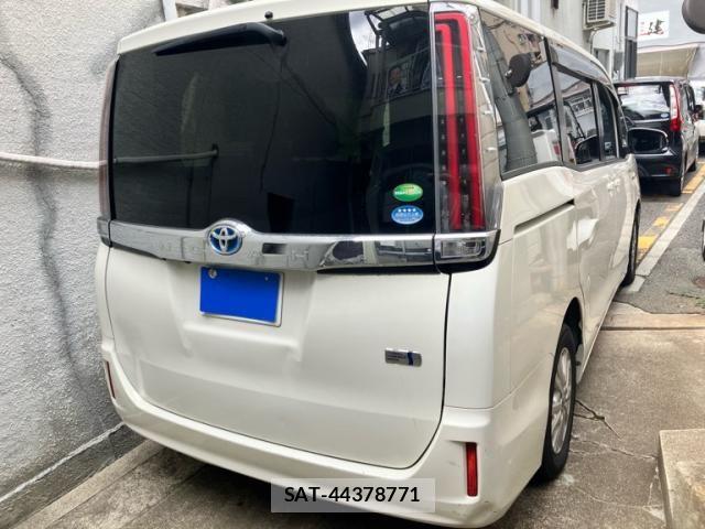 Toyota NOAH HYBRID 2017-10 8881242-2