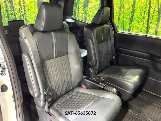 Toyota NOAH HYBRID 2023-08 8881227-8