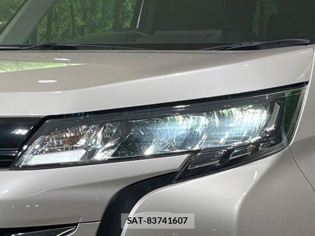 Toyota NOAH HYBRID 2023-07 8881238-12