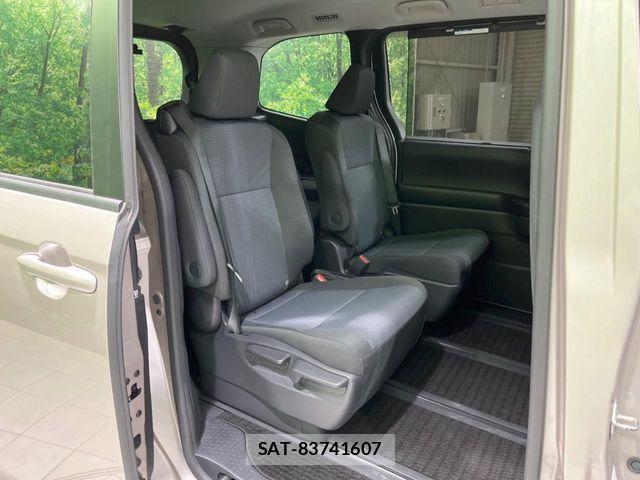 Toyota NOAH HYBRID 2023-07 8881238-8