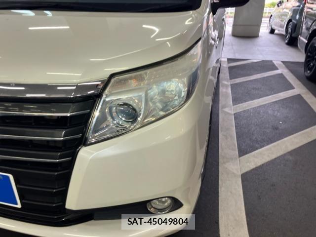 Toyota NOAH HYBRID 2015-03 8881245-17