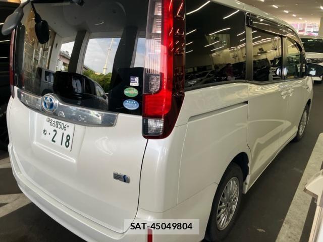 Toyota NOAH HYBRID 2015-03 8881245-3