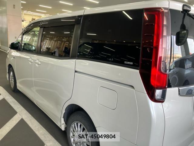 Toyota NOAH HYBRID 2015-03 8881245-4