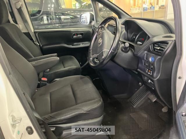Toyota NOAH HYBRID 2015-03 8881245-5
