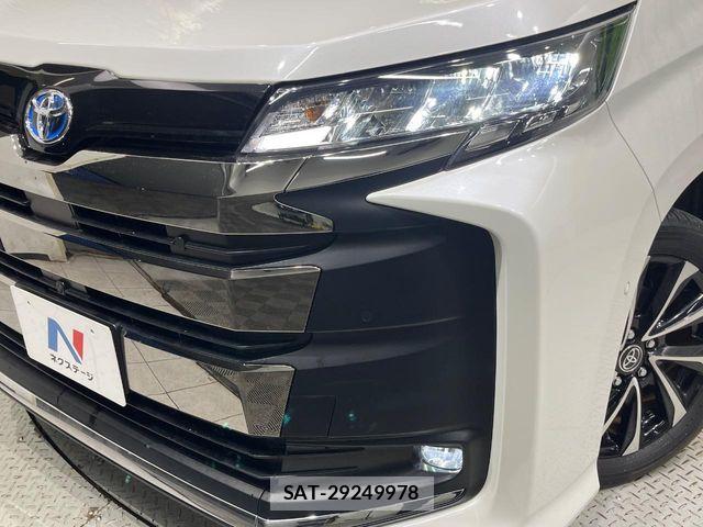 Toyota NOAH HYBRID 2023-06 8881228-13