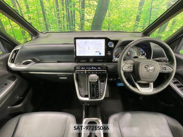 Toyota NOAH HYBRID 2023-07 8881226-1