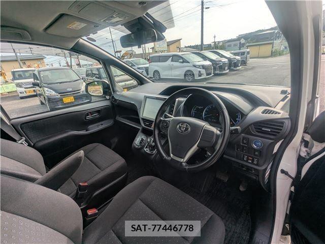 Toyota NOAH HYBRID 2016-09 8881241-9