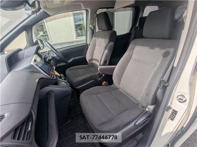 Toyota NOAH HYBRID 2016-09 8881241-12