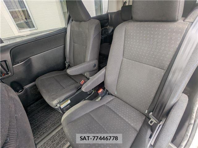 Toyota NOAH HYBRID 2016-09 8881241-13