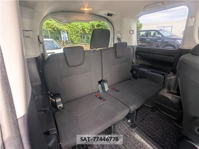 Toyota NOAH HYBRID 2016-09 8881241-14