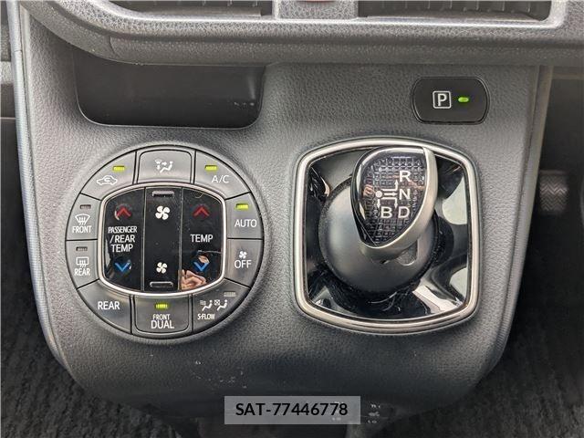 Toyota NOAH HYBRID 2016-09 8881241-23