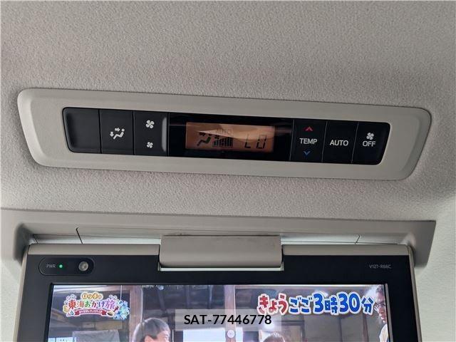 Toyota NOAH HYBRID 2016-09 8881241-26