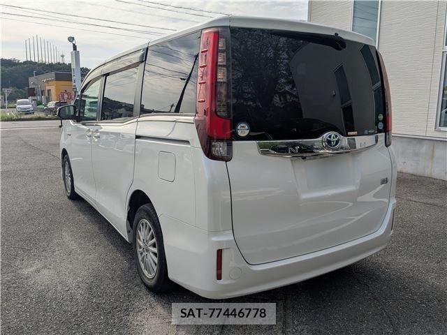 Toyota NOAH HYBRID 2016-09 8881241-3