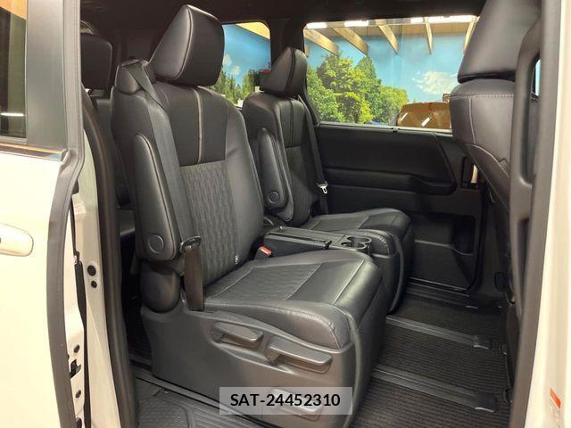 Toyota NOAH HYBRID 2023-09 8881225-7