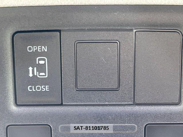 Toyota NOAH HYBRID 2022-03 8881237-5