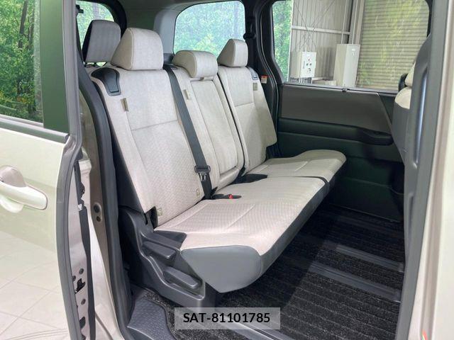 Toyota NOAH HYBRID 2022-03 8881237-8