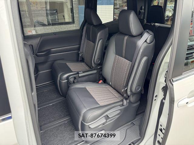 Toyota NOAH HYBRID 2026-08 8881223-11